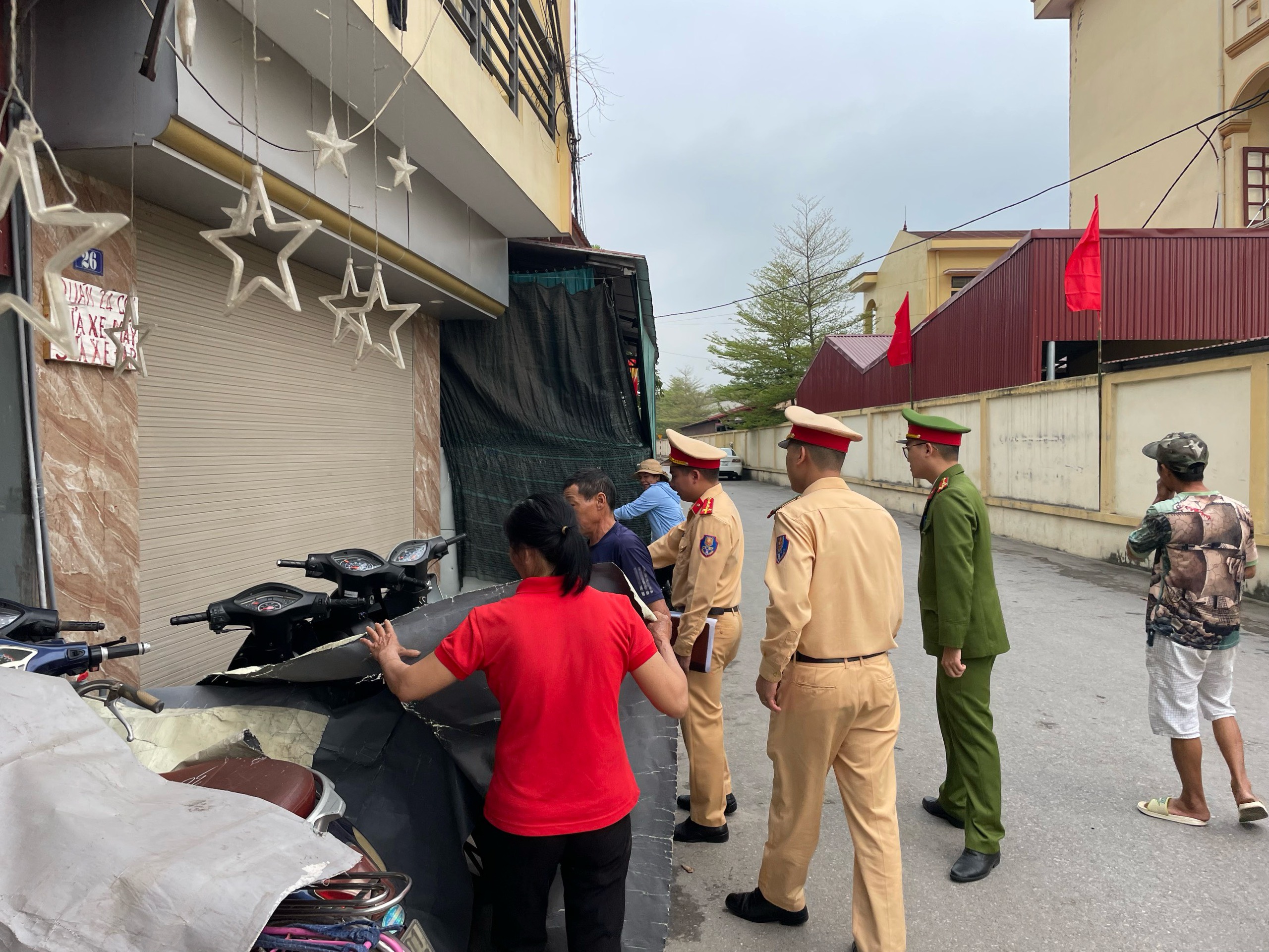 Công an huyện Tiên Lãng: Phát hiện 5 xe mô tô gửi ngoài trường học của học sinh vi phạm TTATGT